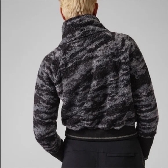 Athleta Tugga Sherpa Jacket Fog Camo  Size Medium - Picture 2 of 10